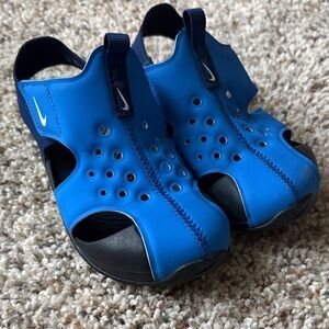 ❇️SALE❇️Nike Kids Blue and Black Sandals